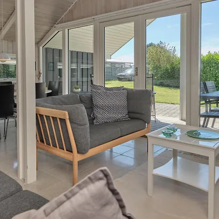 Beautiful In With 3 Bedrooms And Wifi